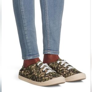 🦋Camo Print Canvas Sneakers 💚🤎